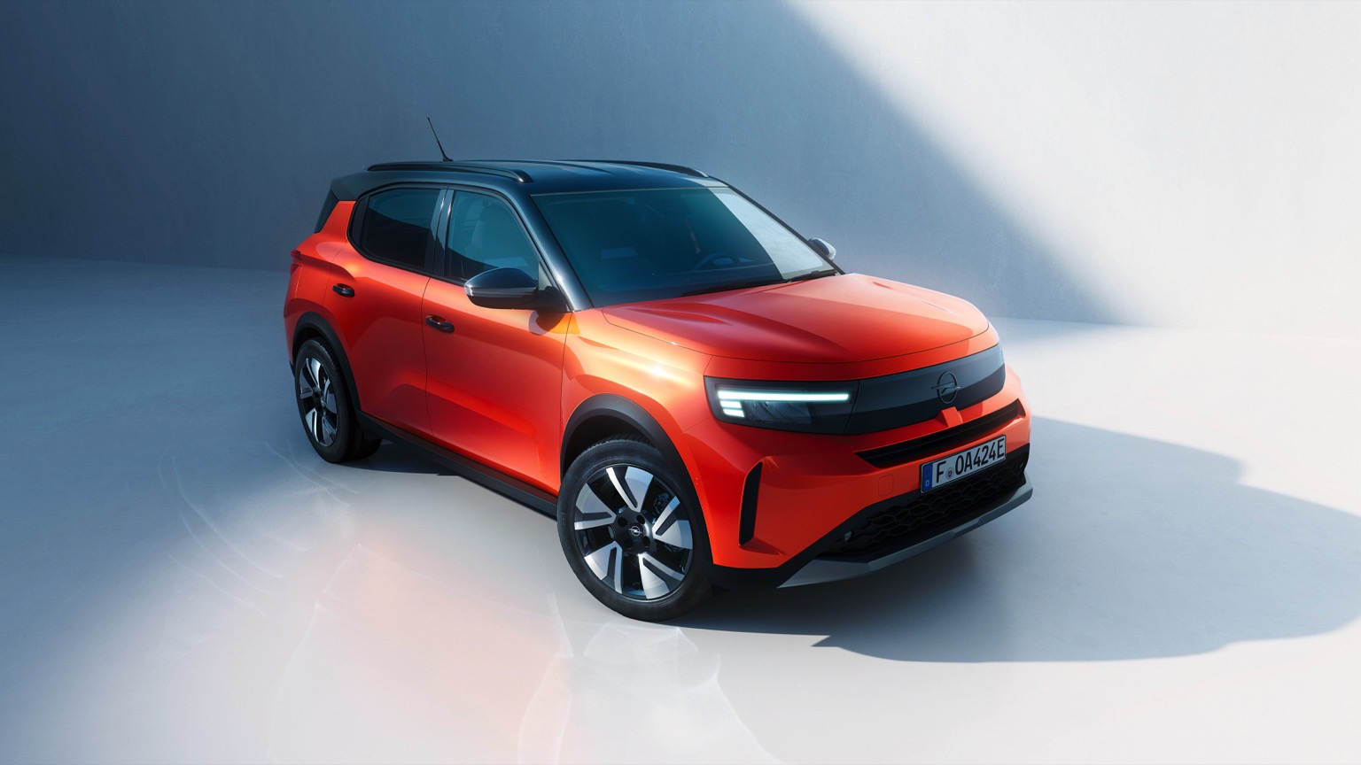 Elettronauti - Opel Frontera Electric 44 kWh - Verde - Esterno - Vista anteriore a tre quarti