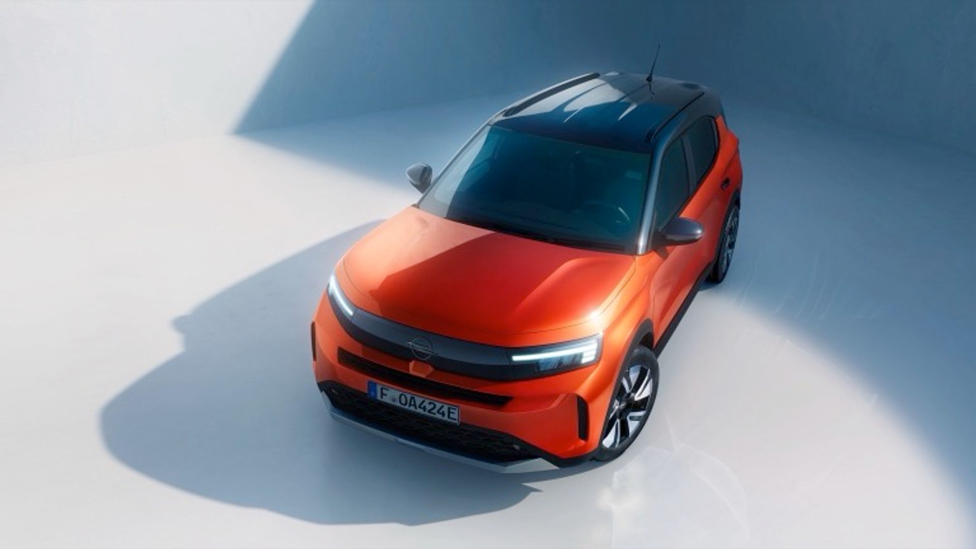 Elettronauti - Opel Frontera Electric 44 kWh - Arancione - Esterno - Vista anteriore a tre quarti