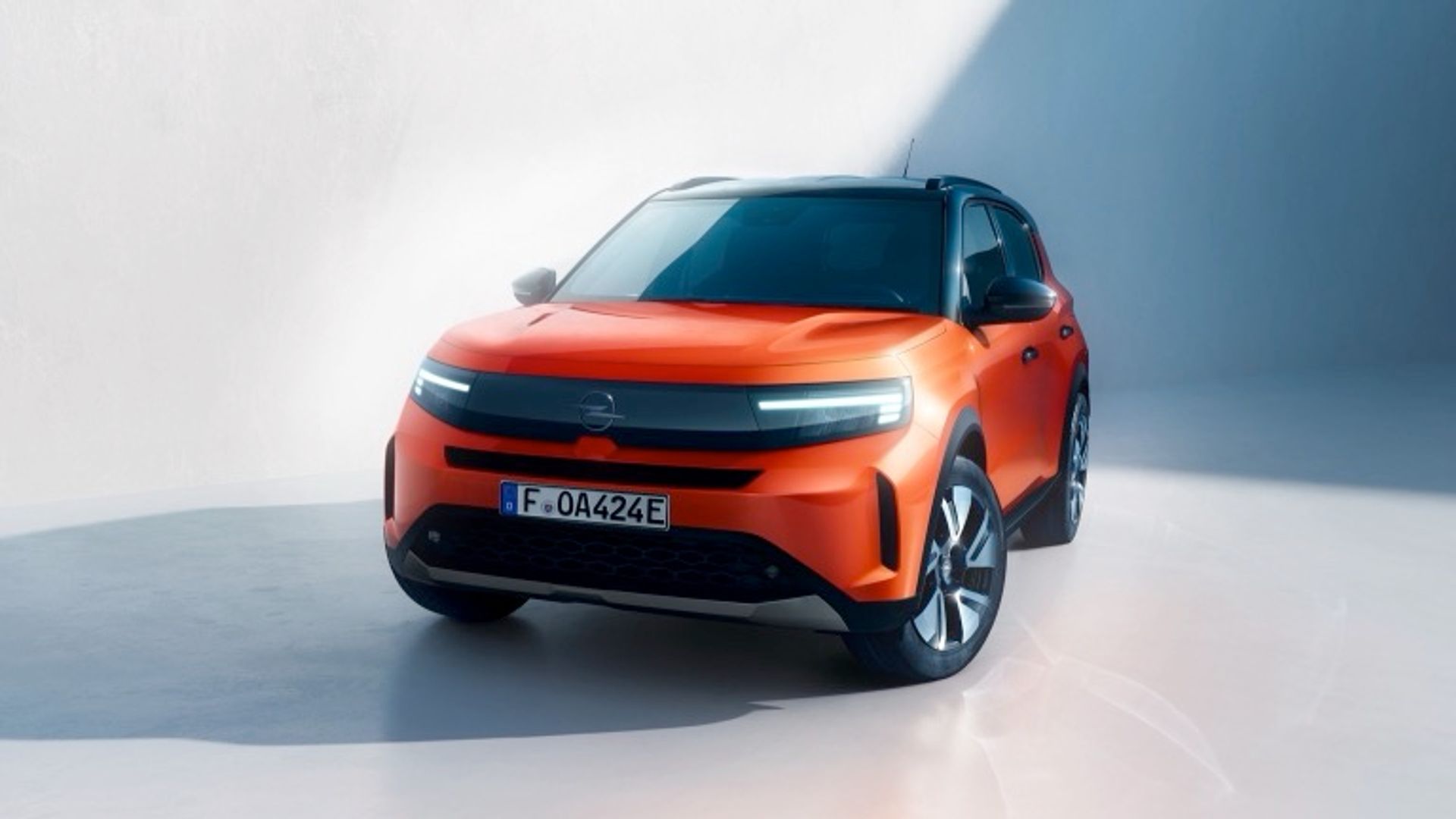 Elettronauti - Opel Frontera Electric 44 kWh - Arancione - Esterno - Vista anteriore a tre quarti