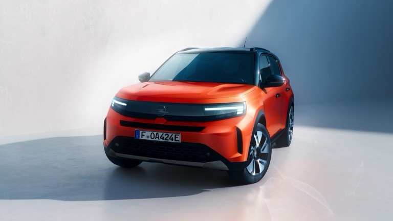 Elettronauti - Opel Frontera Electric 44 kWh - Arancione - Esterno - Vista anteriore a tre quarti