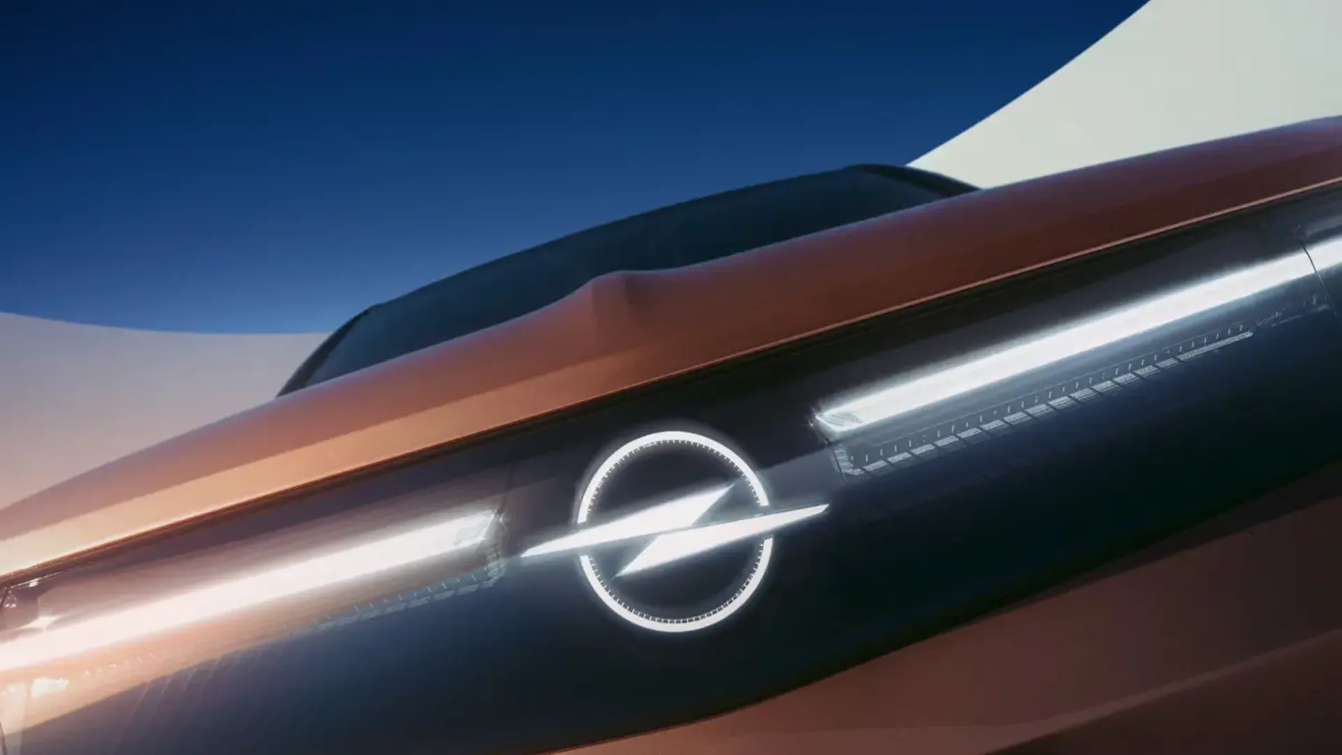 Elettronauti - Opel Grandland 73kWh AWD - Grigio - Esterno - Vista anteriore