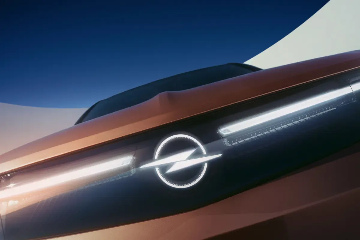 Elettronauti - Opel Grandland 73kWh AWD - Grigio - Esterno - Vista anteriore