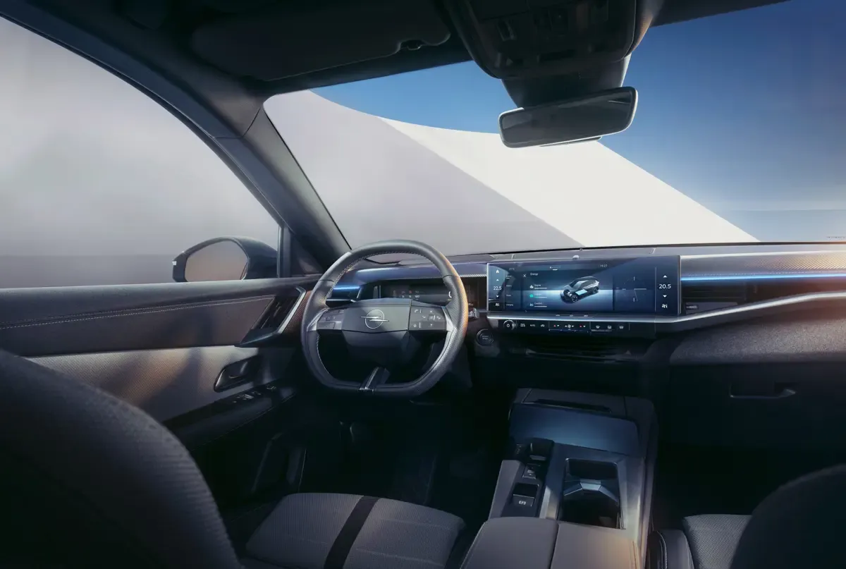 Elettronauti - Opel Grandland 73kWh AWD - Infotainment - Vista della plancia