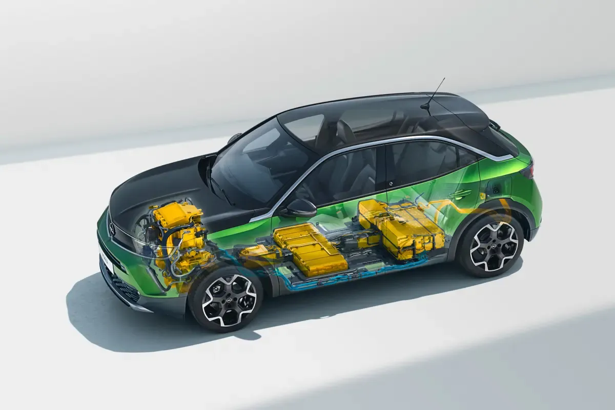 Elettronauti - Opel Mokka Electric - Schema tecnico - Vista anteriore a tre quarti