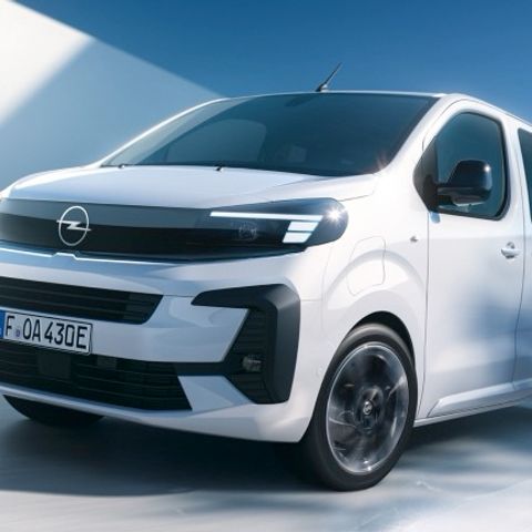 Elettronauti - Opel Zafira Electric XL 75 kWh - Dark Grey - Esterno - Vista anteriore a tre quarti
