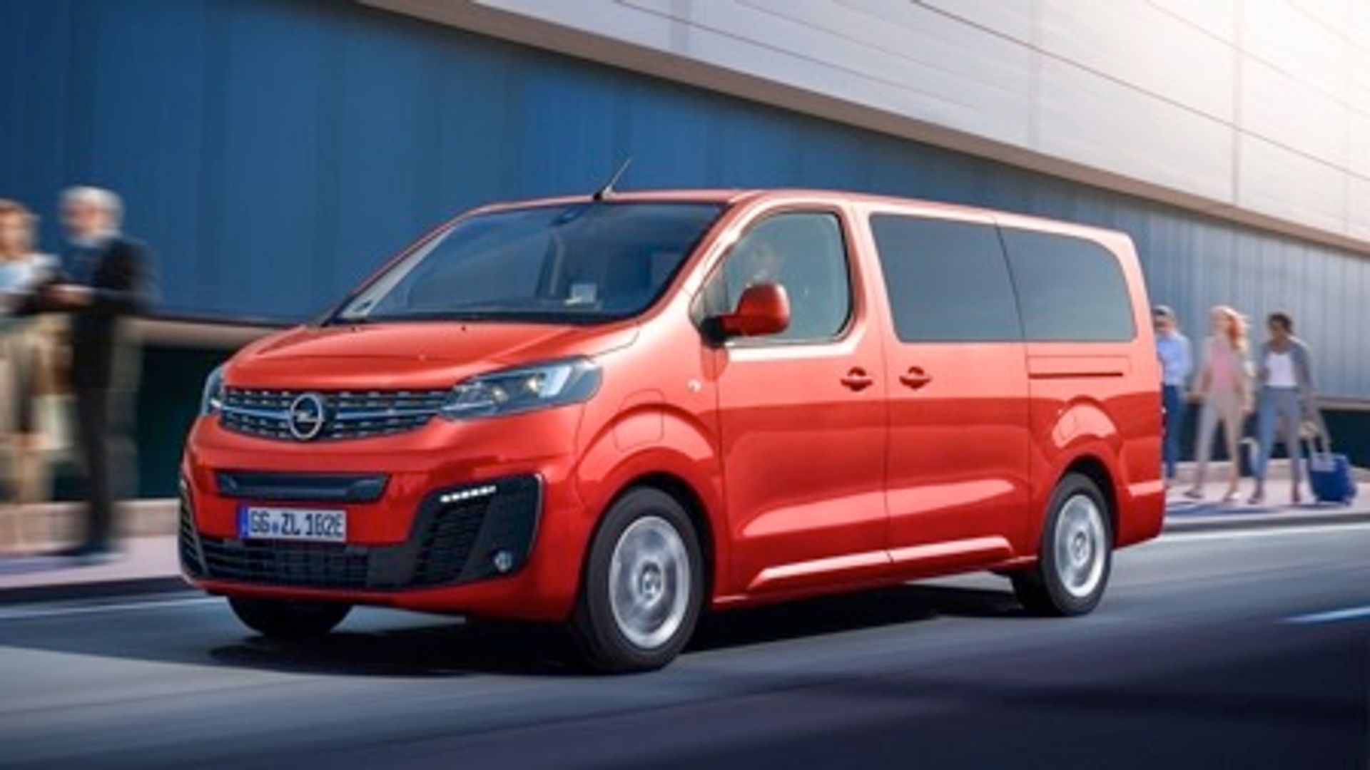 Elettronauti - Opel Zafira Electric 50 kWh - Grigio - Esterno - Vista anteriore a tre quarti