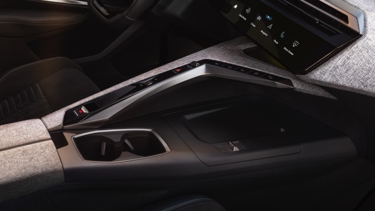 Peugeot e-5008 73 kWh