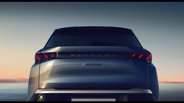 Peugeot e-5008 73 kWh