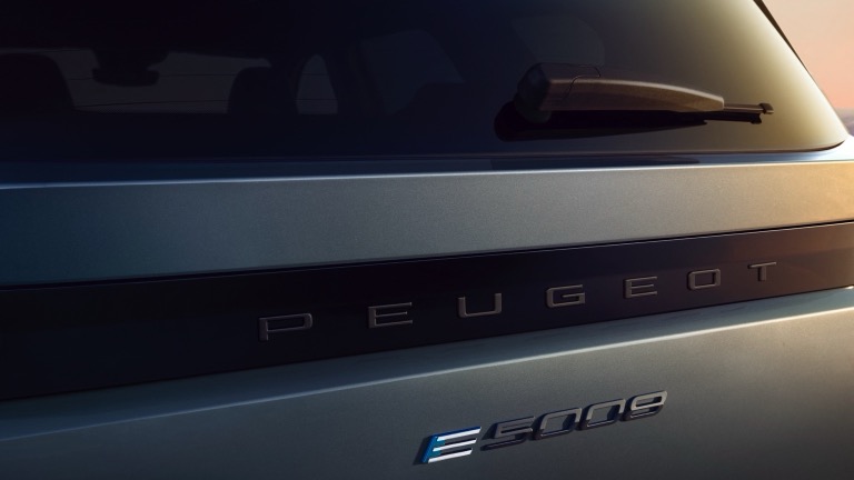 Peugeot e-5008 73 kWh