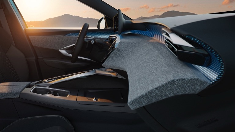 Peugeot e-3008 73 kWh