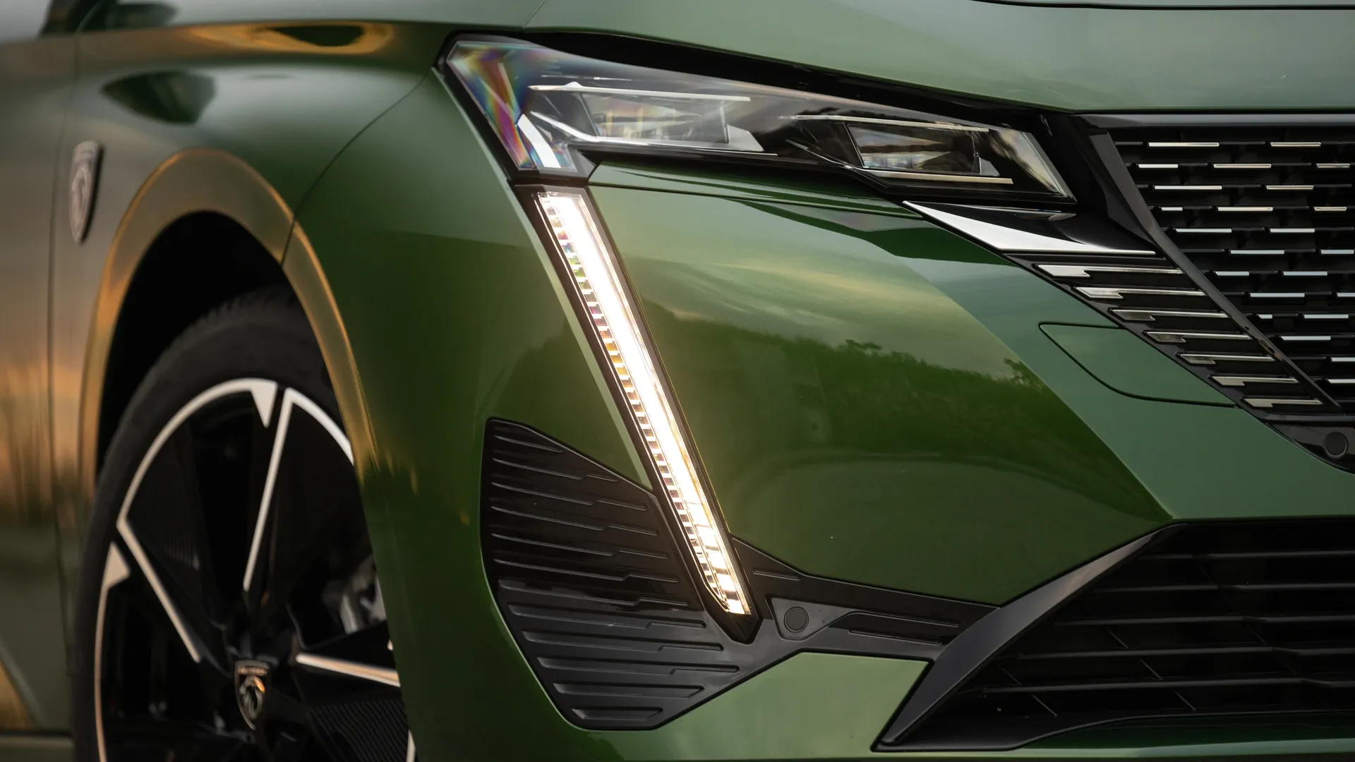 Elettronauti - Peugeot e-308