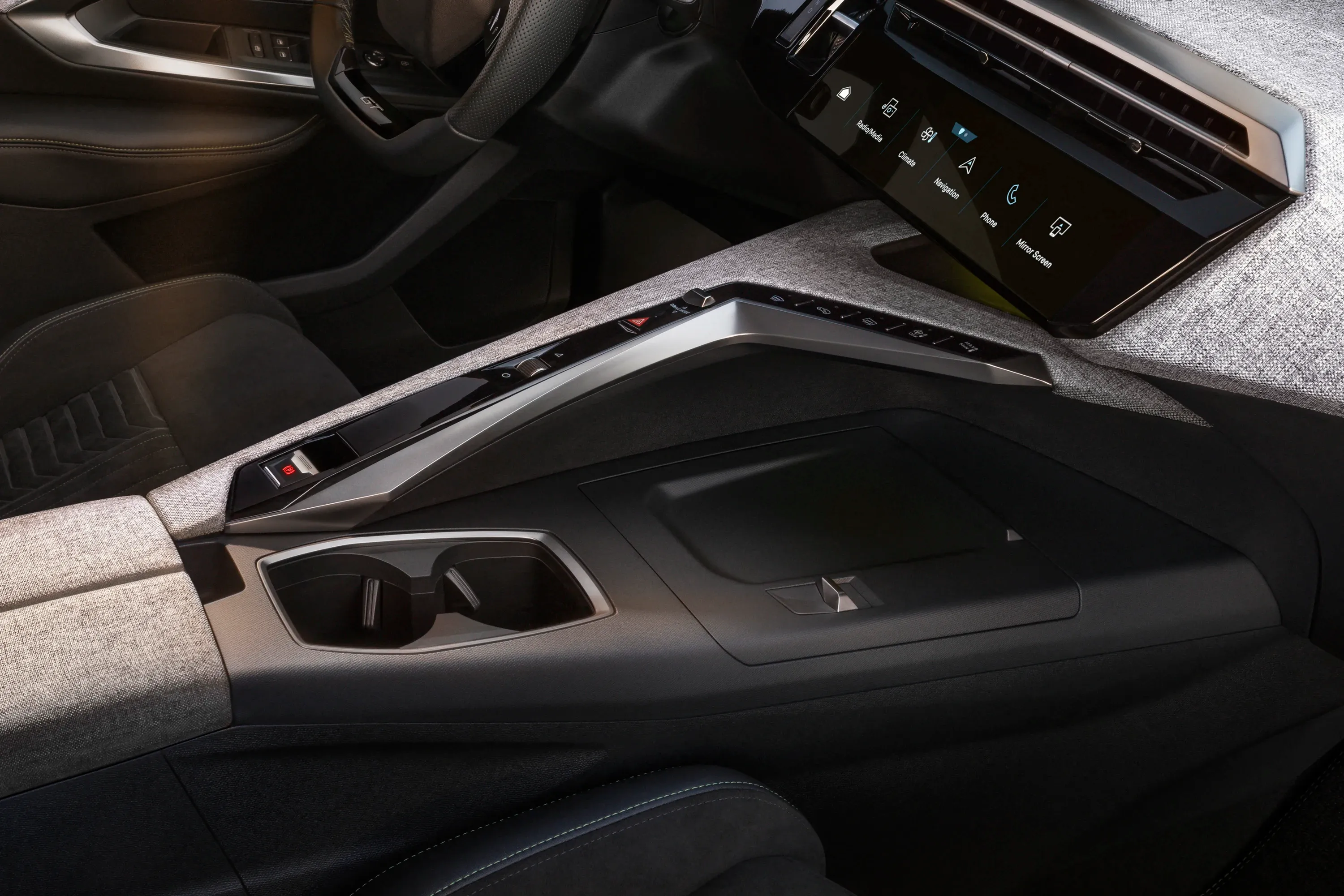 Elettronauti - Peugeot e-5008