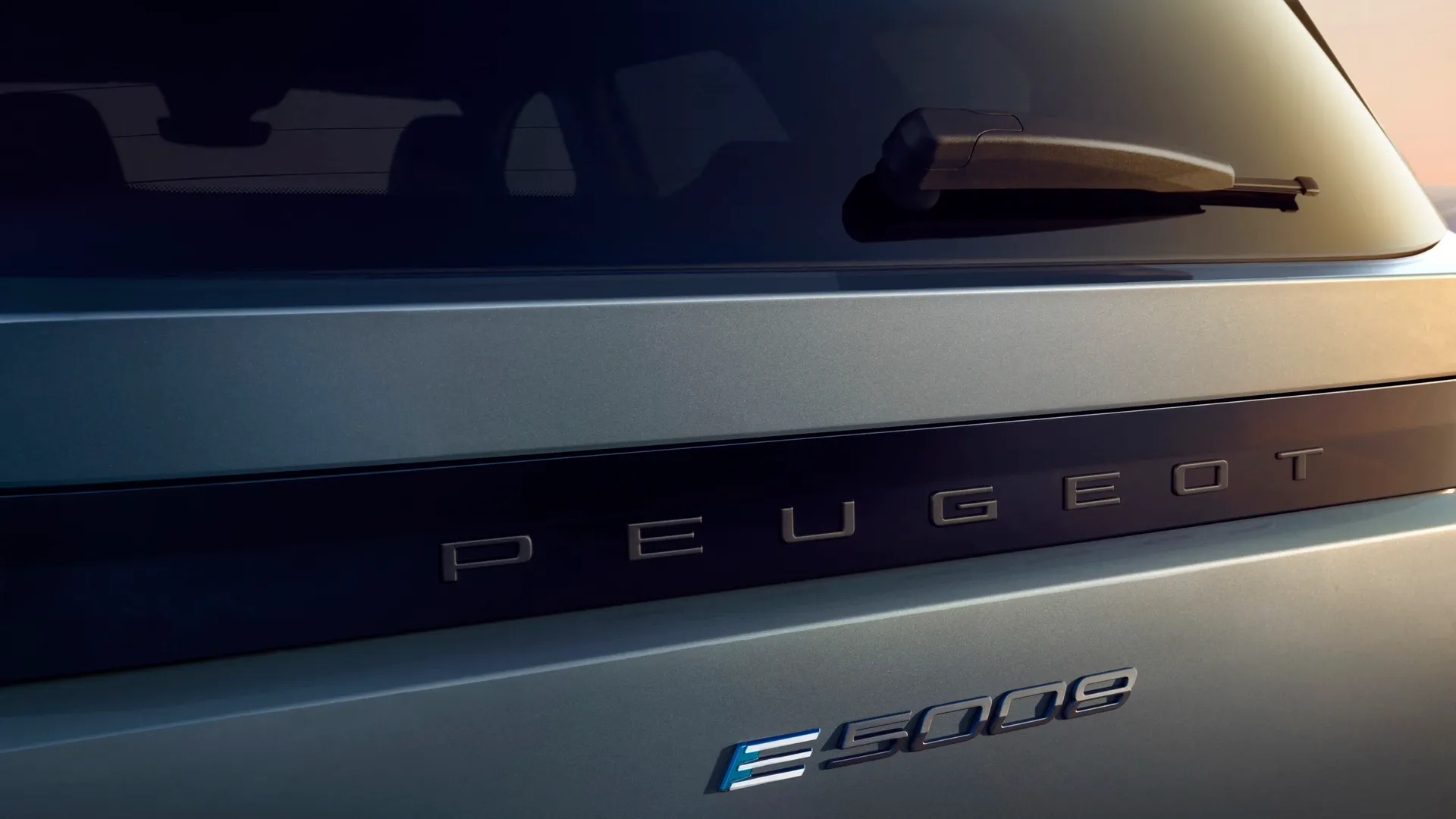 Elettronauti - Peugeot e-5008