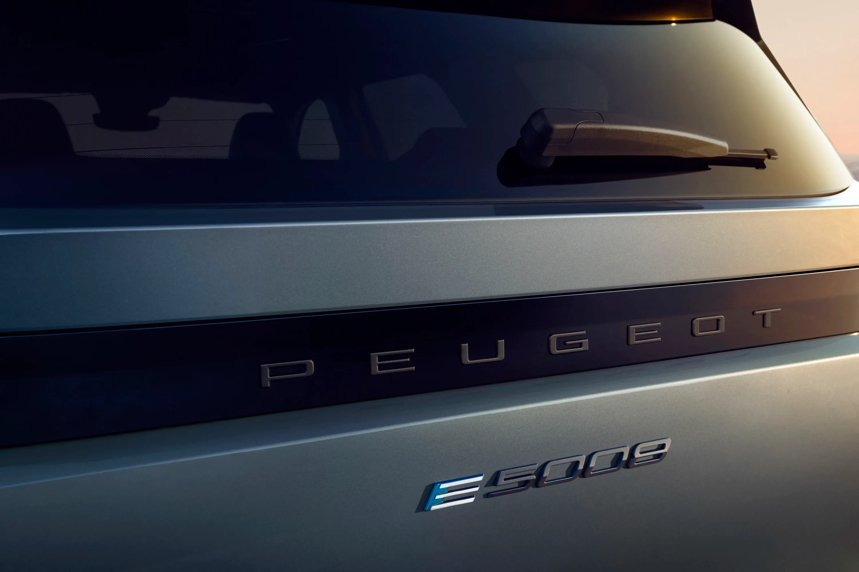 Elettronauti - Peugeot e-5008