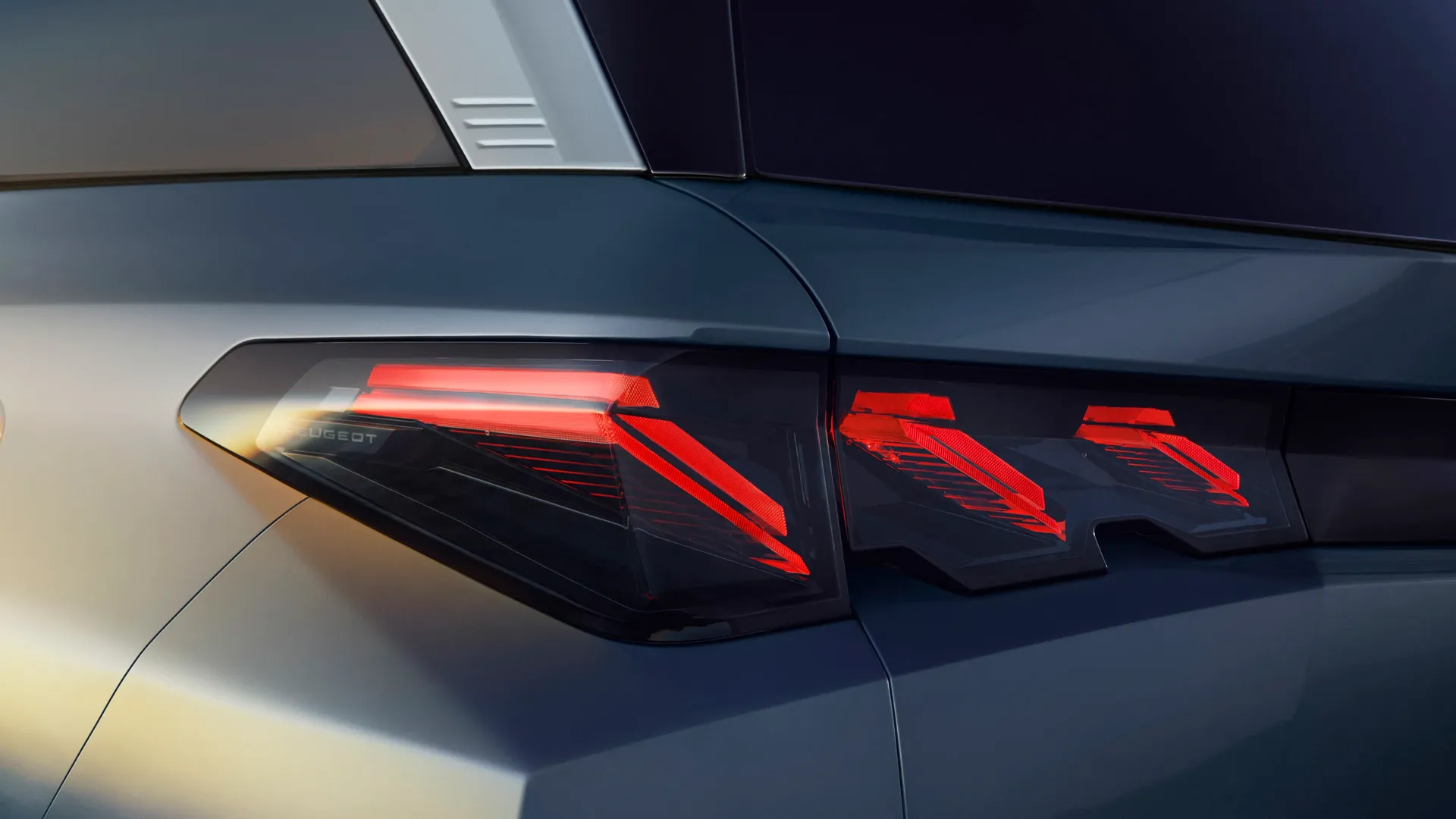 Elettronauti - Peugeot e-5008
