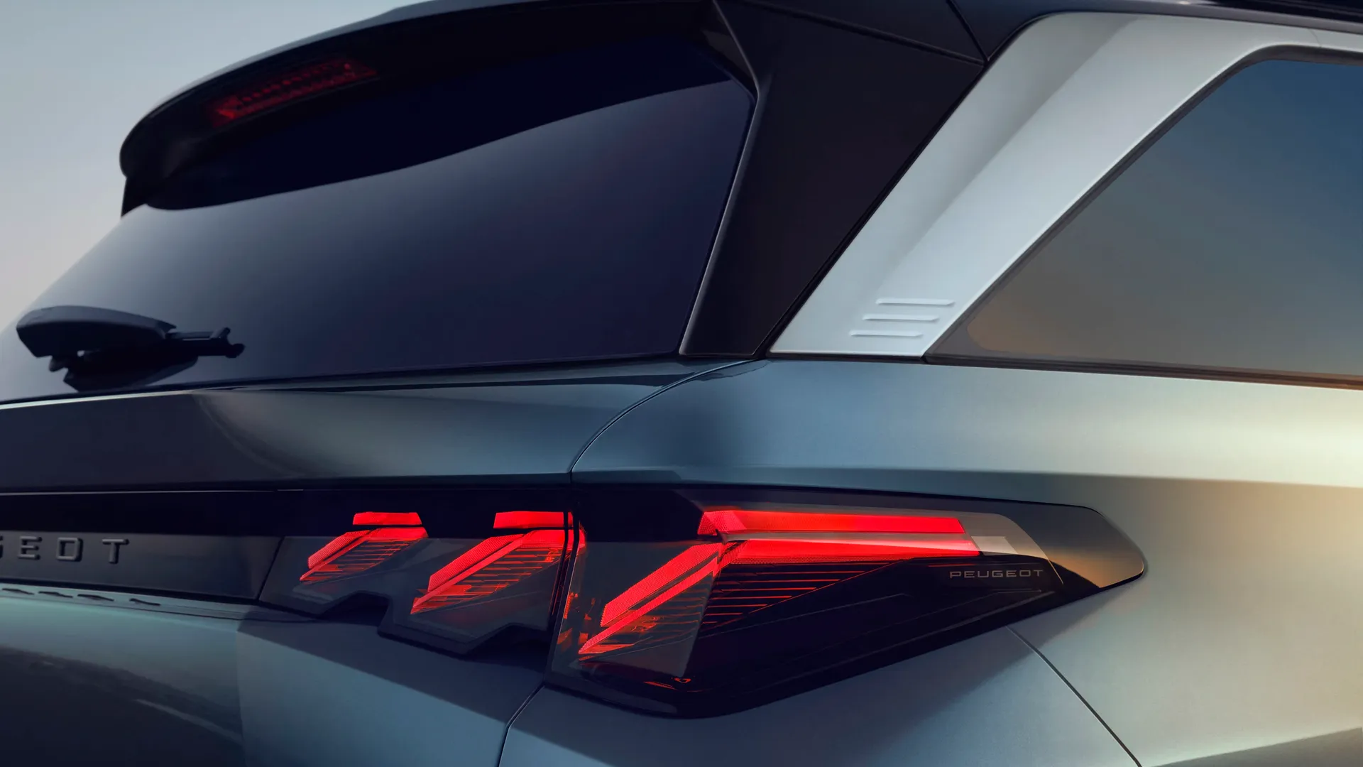 Elettronauti - Peugeot e-5008