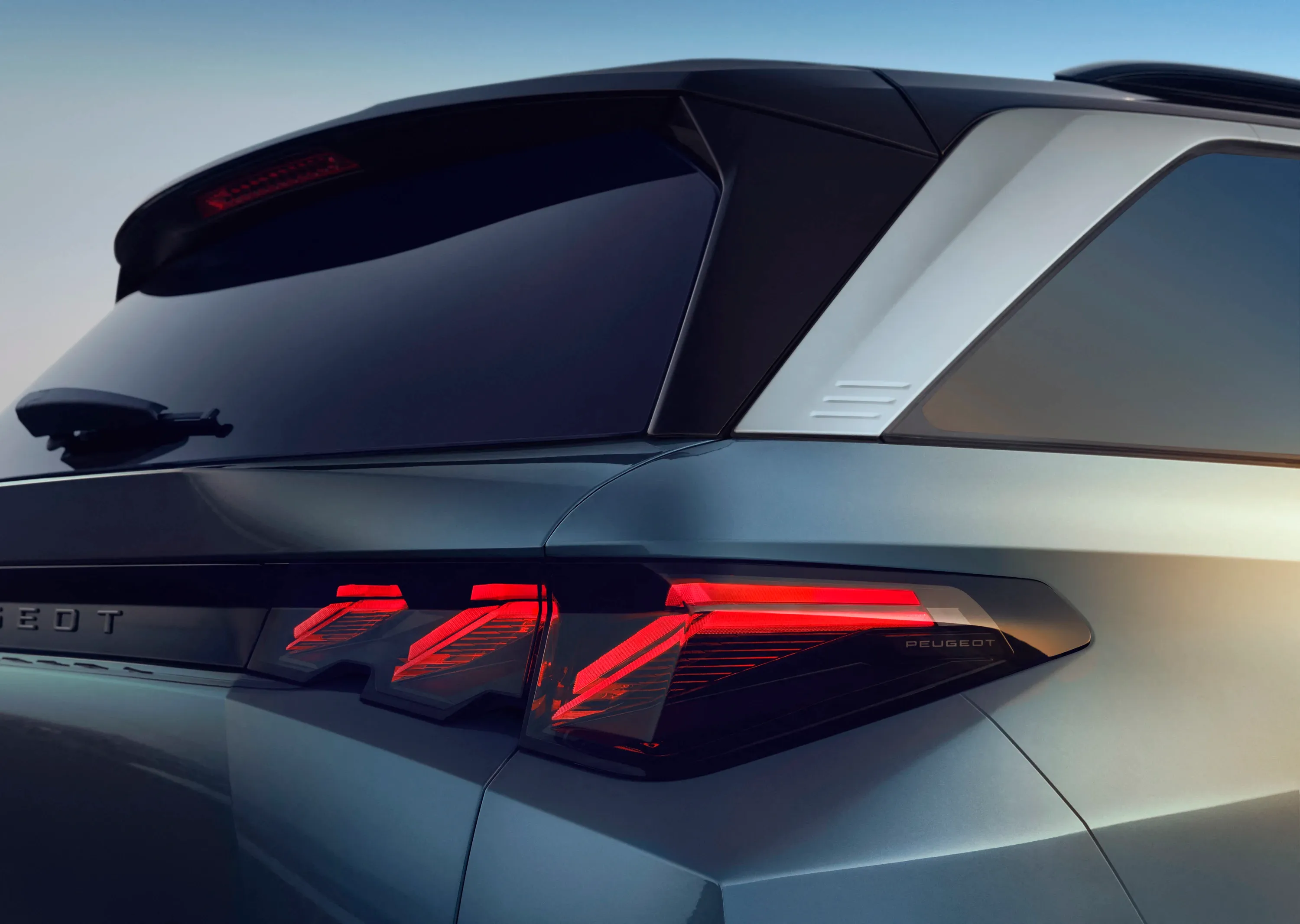 Elettronauti - Peugeot e-5008