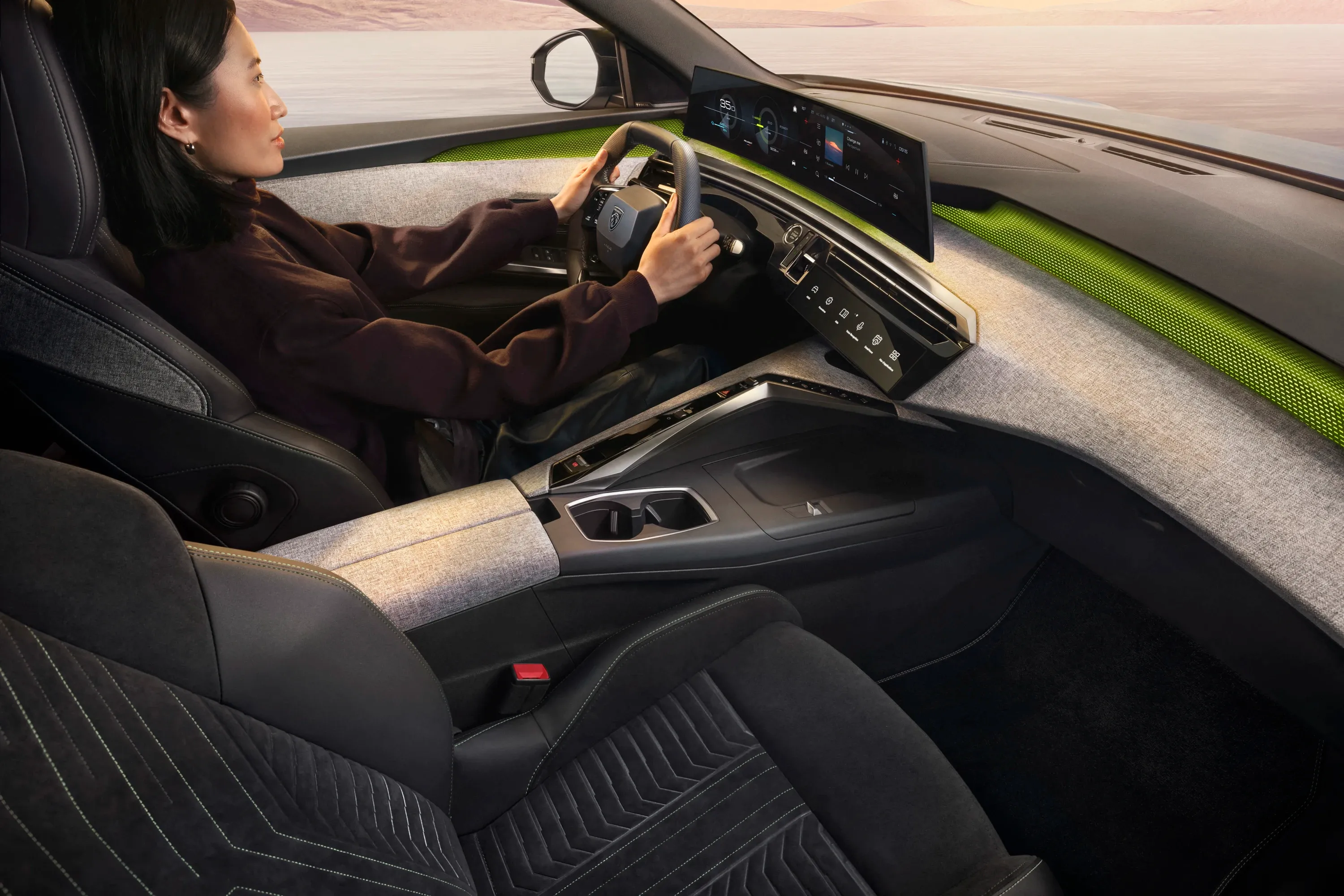 Elettronauti - Peugeot e-5008