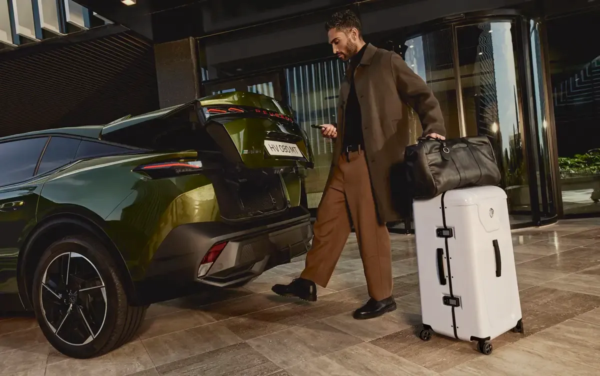 Elettronauti - Peugeot E-408 58 kWh - Vano di carico - Bagagliaio
