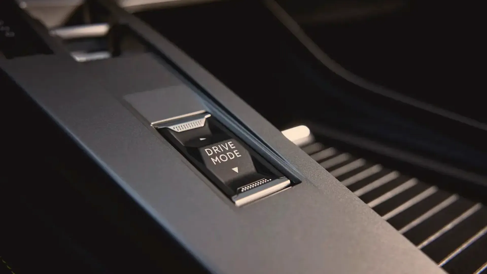 Elettronauti - Peugeot E-408 58 kWh - Blu - Esterno - Vista anteriore a tre quarti