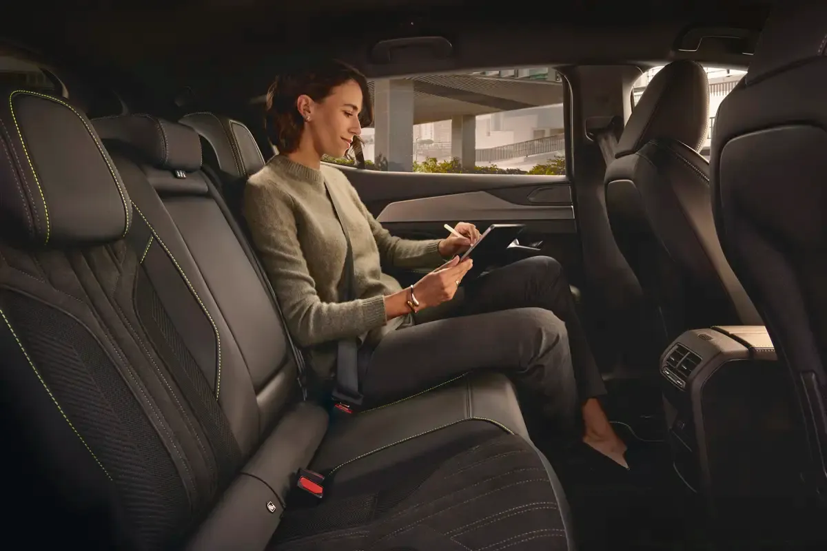Elettronauti - Peugeot E-408 58 kWh - Sedili - Sedili posteriori