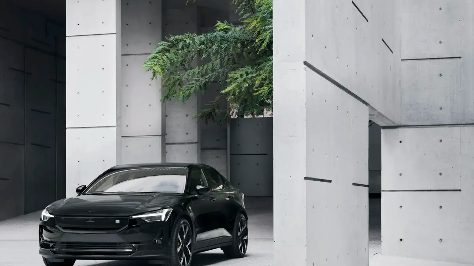 Elettronauti - Polestar 2 Long Range Dual Motor - Light Grey - Esterno - Vista anteriore a tre quarti