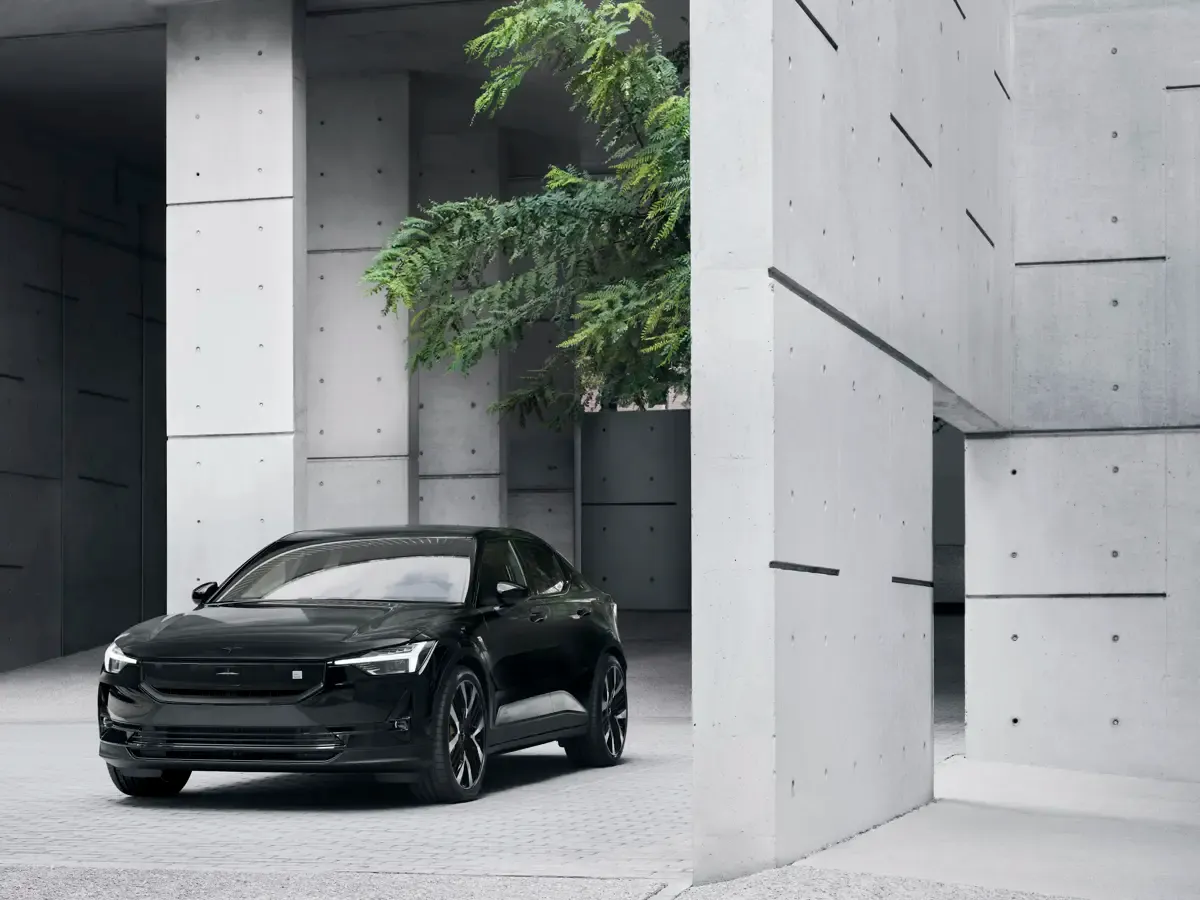 Elettronauti - Polestar 2 Long Range Dual Motor - Light Grey - Esterno - Vista anteriore a tre quarti