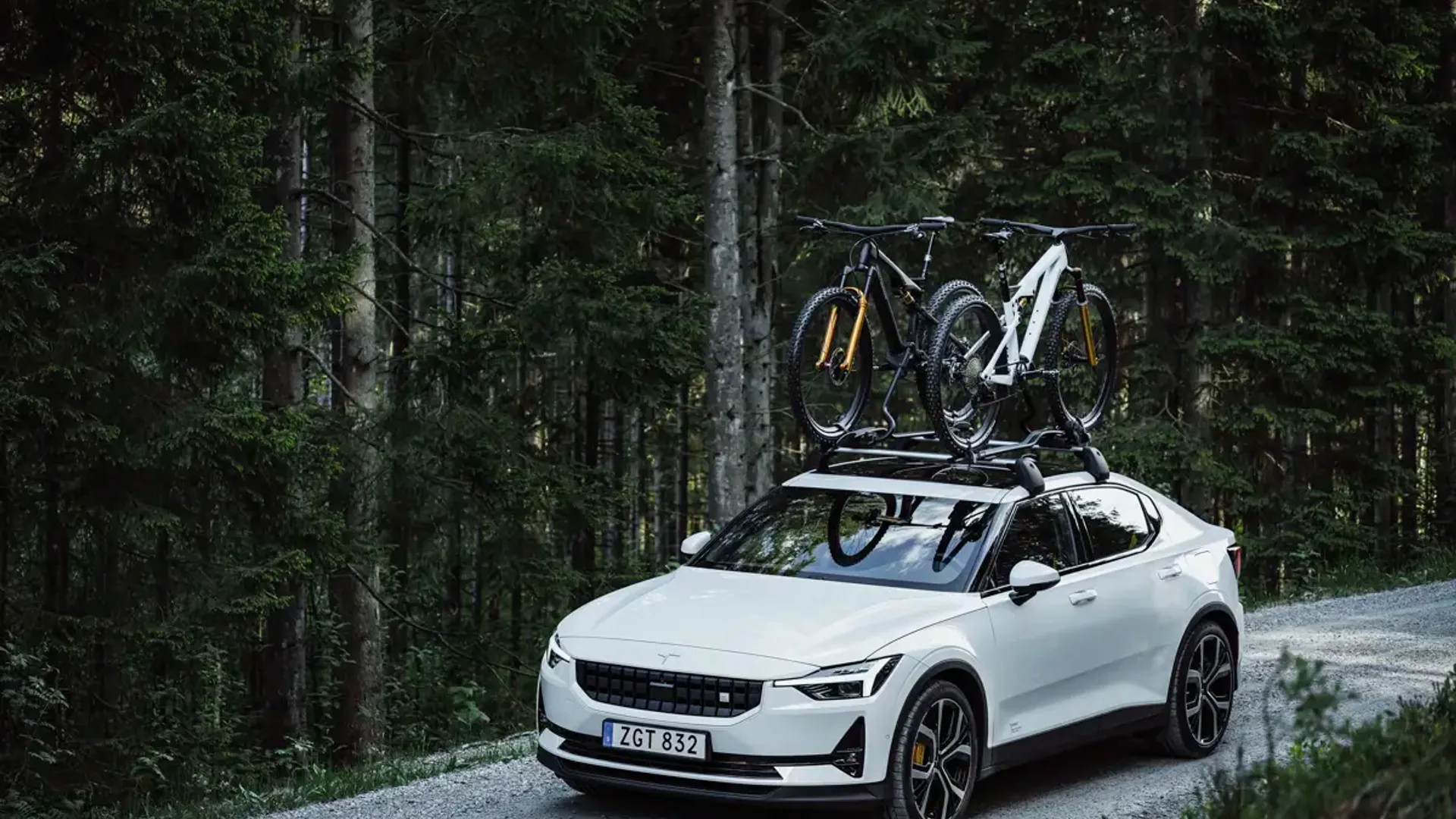Elettronauti - Polestar 2 Long Range Dual Motor - Bianco - Esterno - Vista anteriore a tre quarti