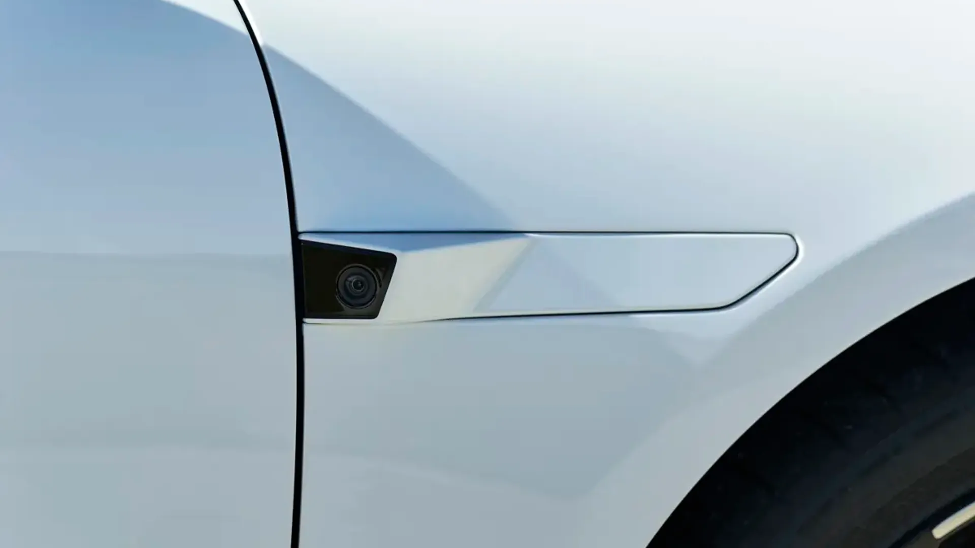 Elettronauti - Polestar 4 Long Range Dual Motor - Argento - Esterno - Vista anteriore a tre quarti