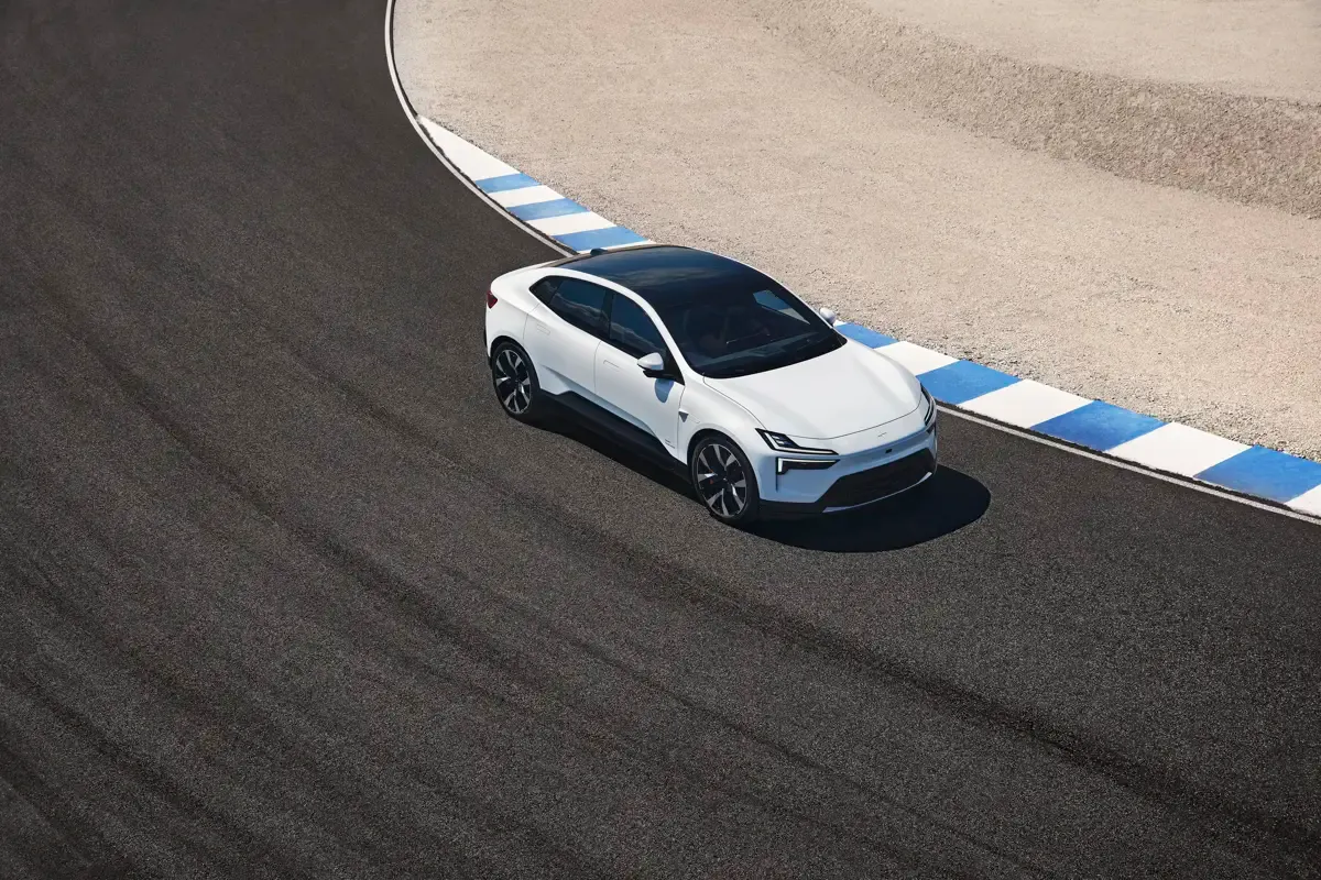 Elettronauti - Polestar 4 Long Range Dual Motor - Bianco - Esterno - Vista anteriore a tre quarti