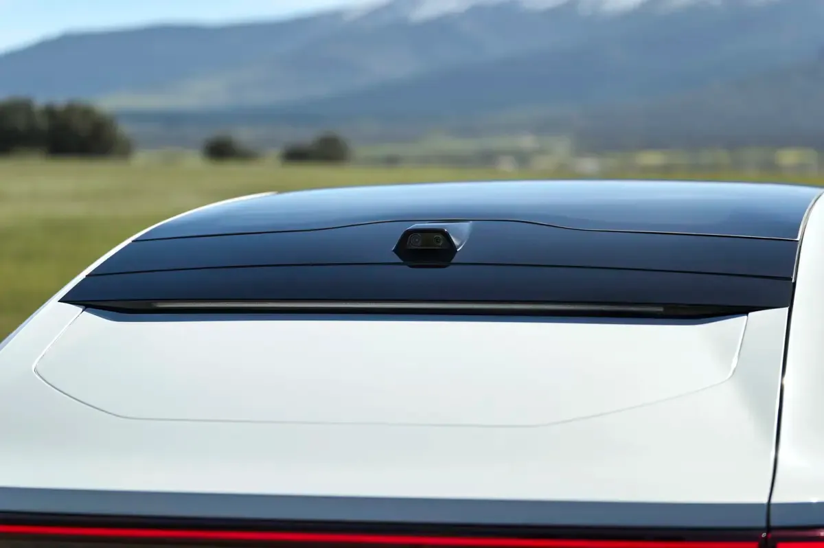 Elettronauti - Polestar 4 Long Range Dual Motor - Bianco - Esterno - Vista anteriore a tre quarti