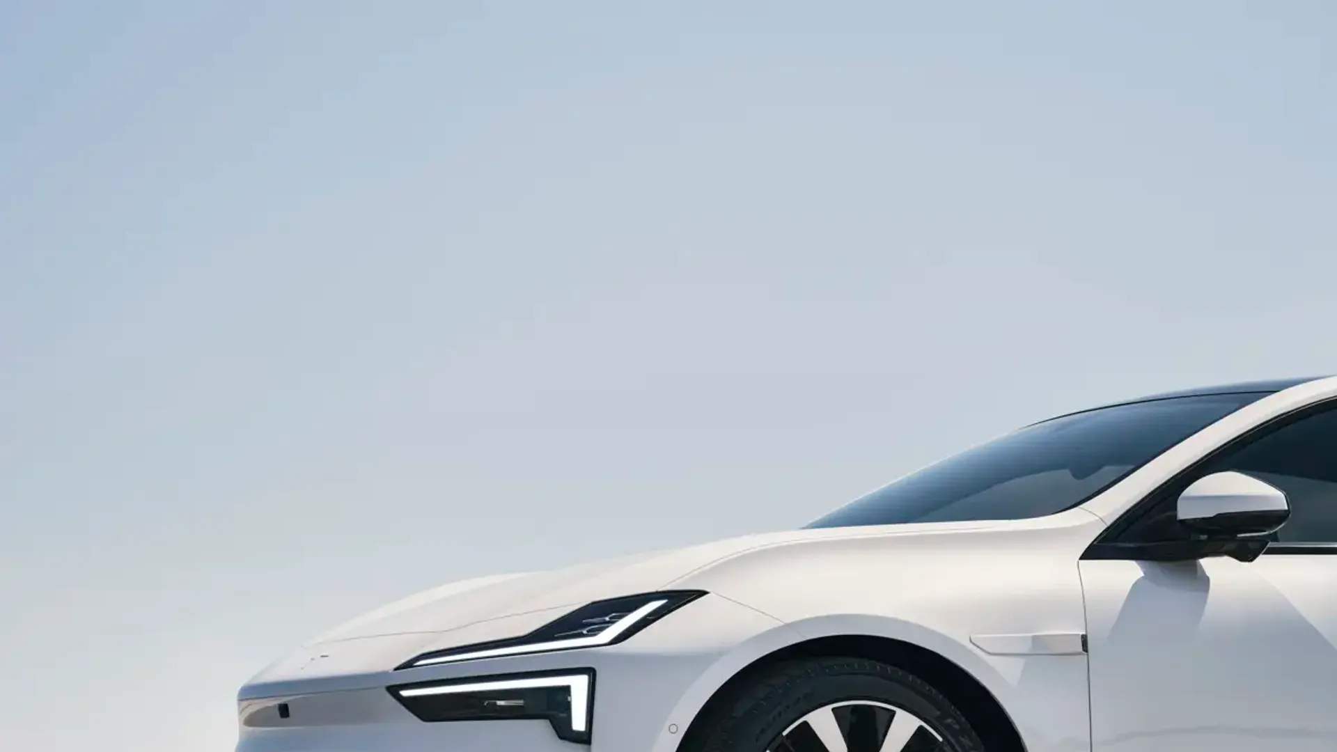 Elettronauti - Polestar 4 Long Range Dual Motor - Bianco - Esterno - Vista anteriore a tre quarti