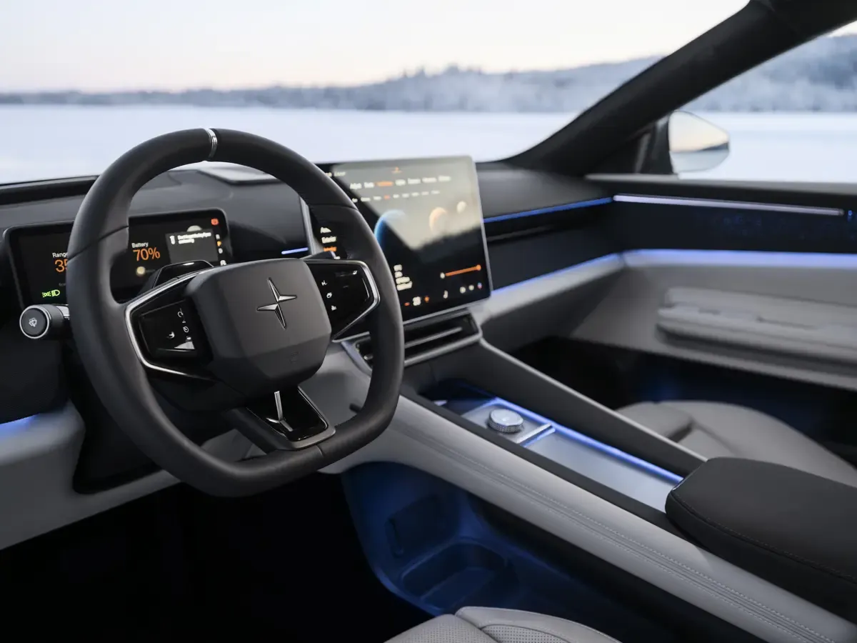 Elettronauti - Polestar 4 Long Range Dual Motor - Infotainment - Vista della plancia
