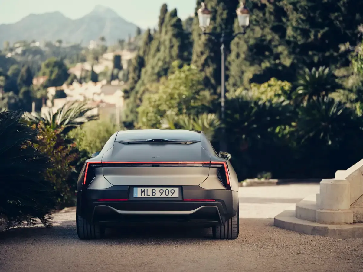 Elettronauti - Polestar 5 Dual Motor Performance - Grigio - Esterno - Vista anteriore a tre quarti