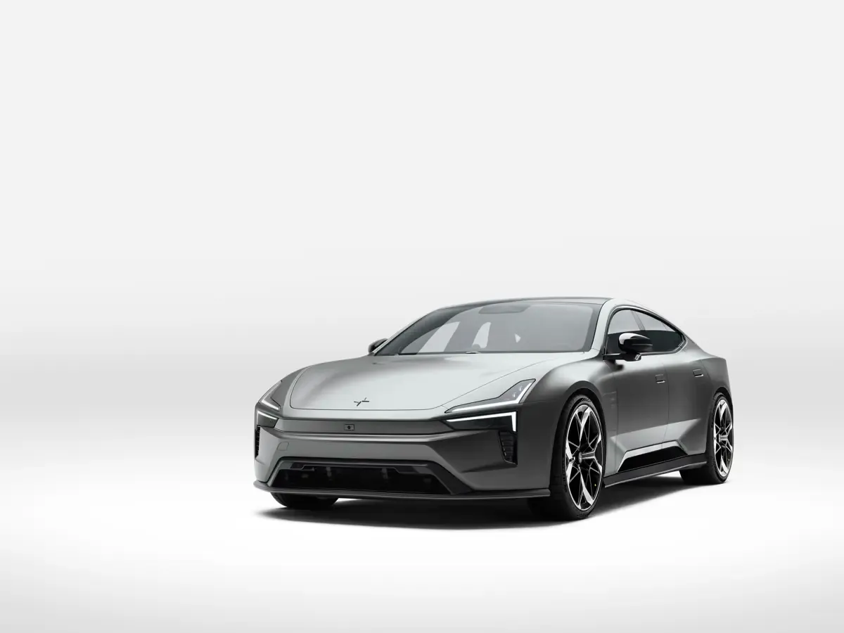 Elettronauti - Polestar 5 Dual Motor Performance - Argento - Esterno - Vista anteriore a tre quarti