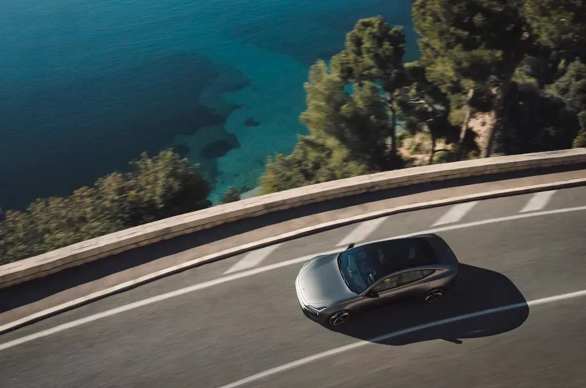 Elettronauti - Polestar 5 Dual Motor Performance - Bianco - Esterno - Vista anteriore a tre quarti