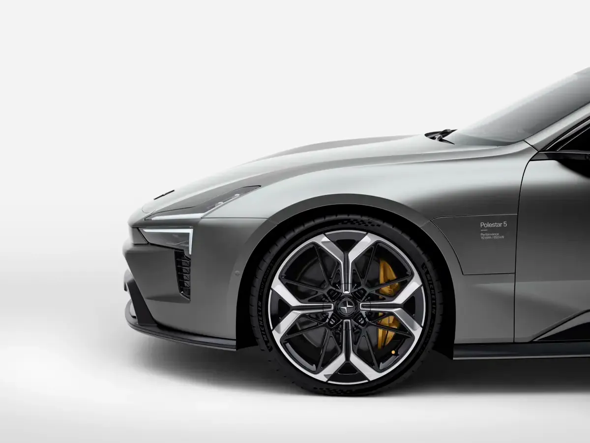 Elettronauti - Polestar 5 Dual Motor Performance - Cerchio - Vista laterale