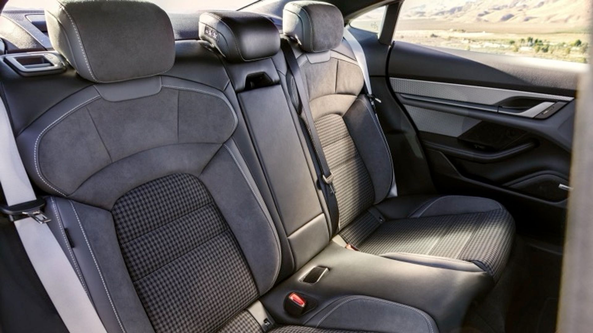 Porsche Taycan Plus