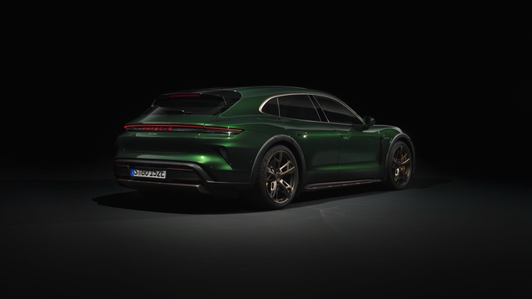 Porsche Taycan Turbo S Cross Turismo