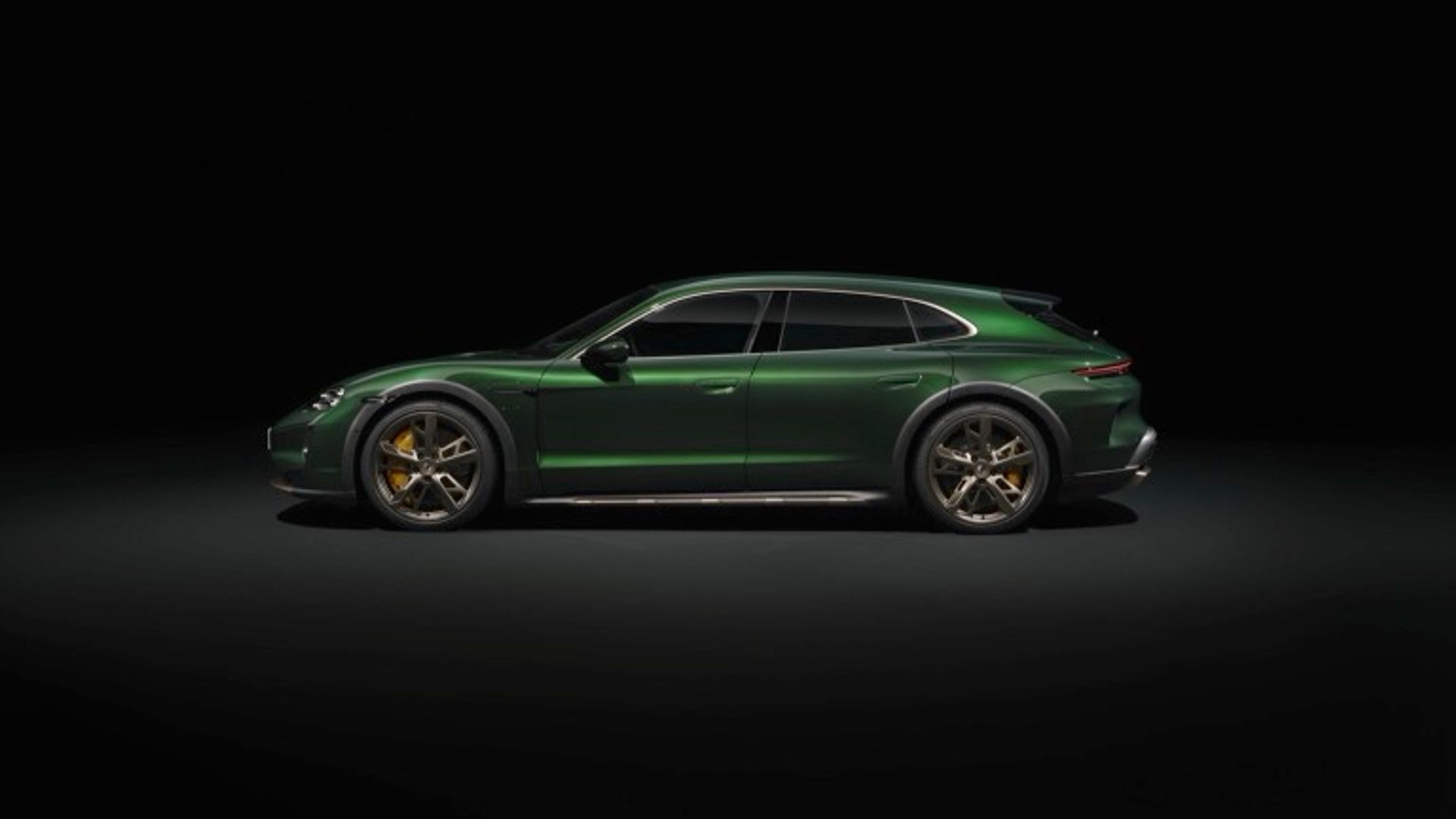 Porsche Taycan Turbo S Cross Turismo