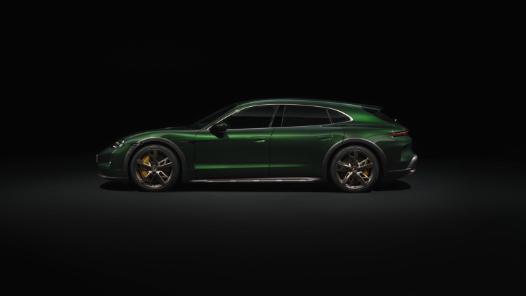 Porsche Taycan Turbo S Cross Turismo