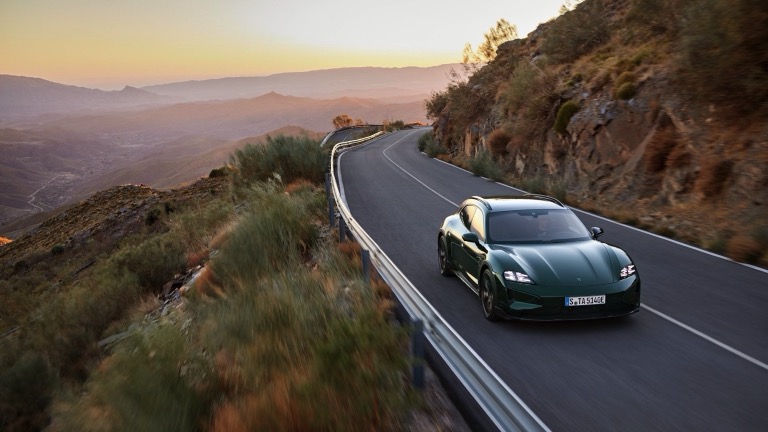 Porsche Taycan Turbo S Cross Turismo