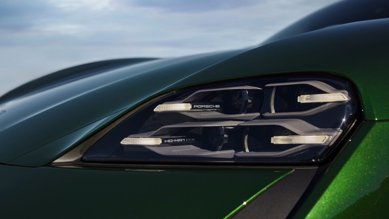 Porsche Taycan Turbo S Cross Turismo