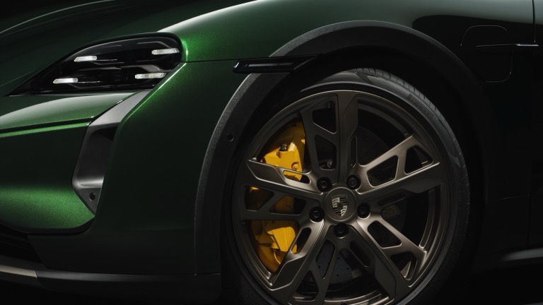 Porsche Taycan Turbo S Cross Turismo