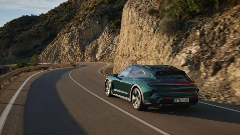 Porsche Taycan Turbo S Cross Turismo