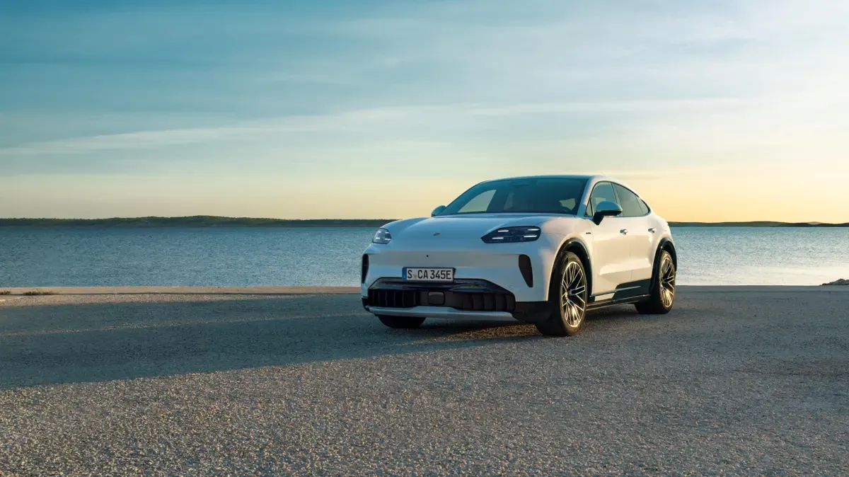 Elettronauti - Porsche Cayenne Coupé - Nero - Esterno - Vista anteriore a tre quarti