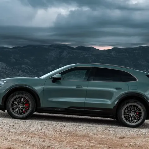 Elettronauti - Porsche Cayenne Turbo - Grigio - Esterno - Vista anteriore a tre quarti