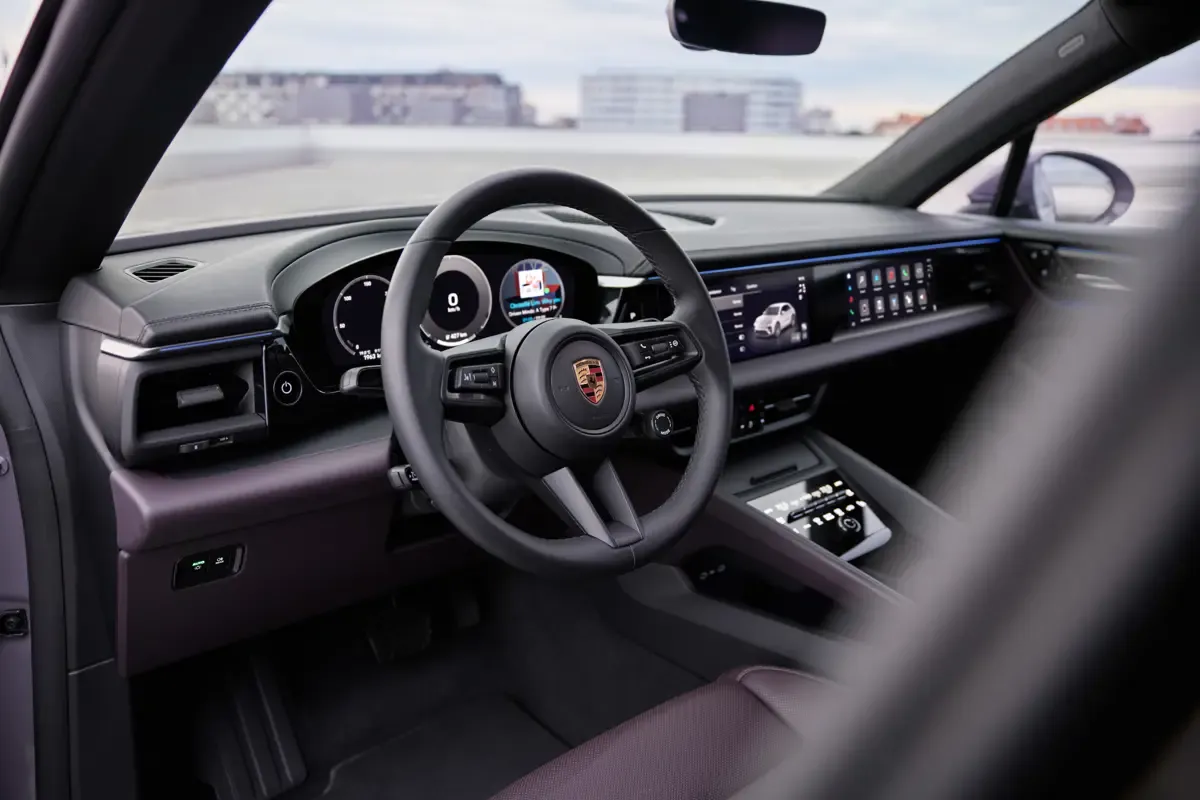 Elettronauti - Porsche Macan 4 - Plancia - Vista della plancia
