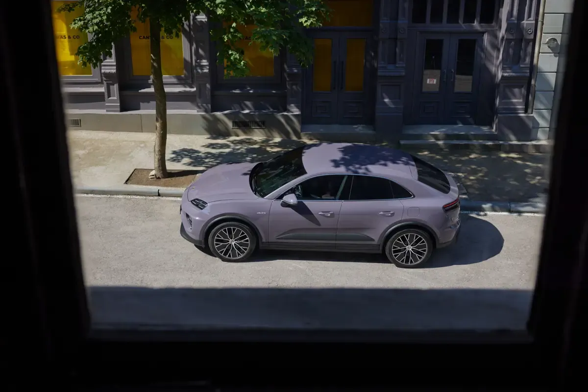 Elettronauti - Porsche Macan 4 - Blu - Esterno - Vista anteriore a tre quarti