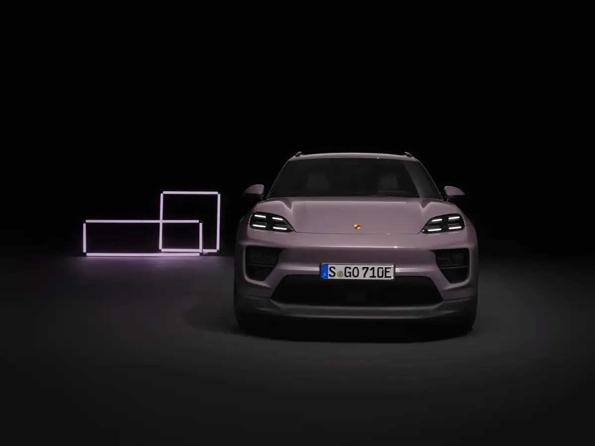 Elettronauti - Porsche Macan 4 - Blu - Esterno - Vista anteriore a tre quarti